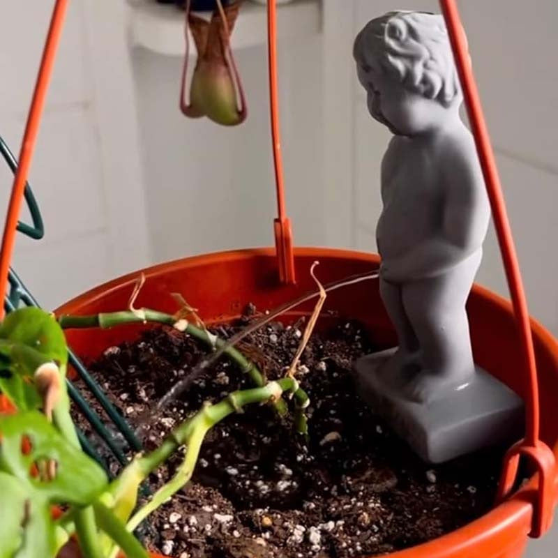 Gartenskulptur „Pee My Plants“