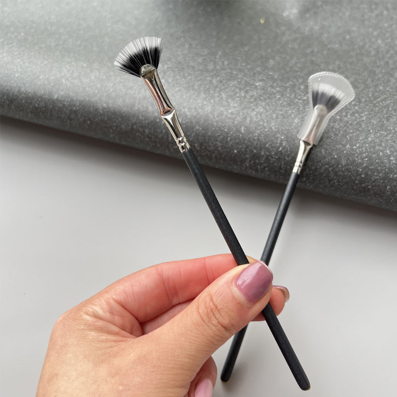 Wimpernbürste mit Wellenschliff
