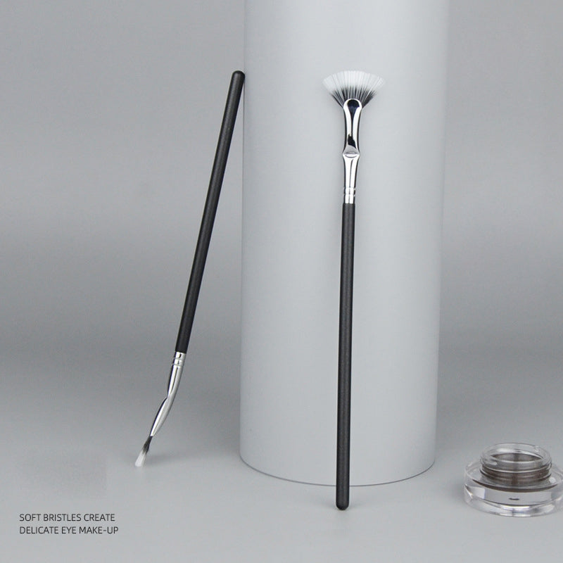 Wimpernbürste mit Wellenschliff
