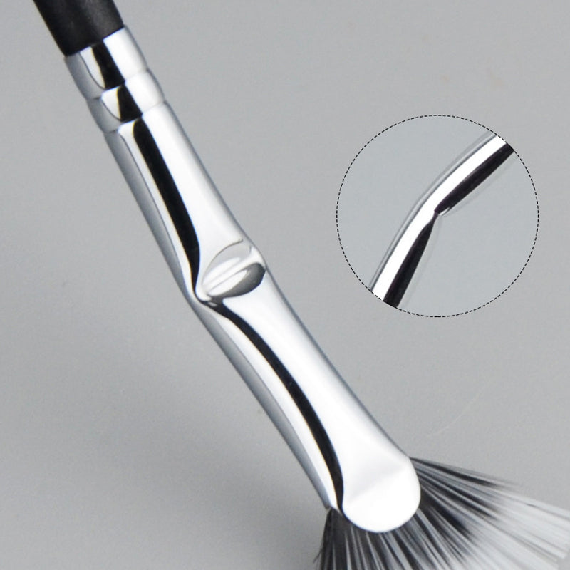 Wimpernbürste mit Wellenschliff