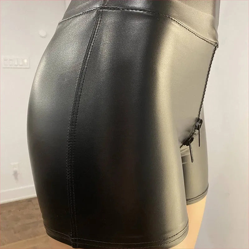 Schwarze Ledershorts
