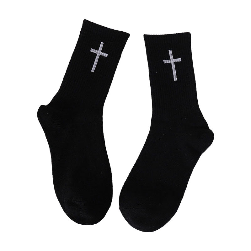Schwarze und weiße Kreuzsocken