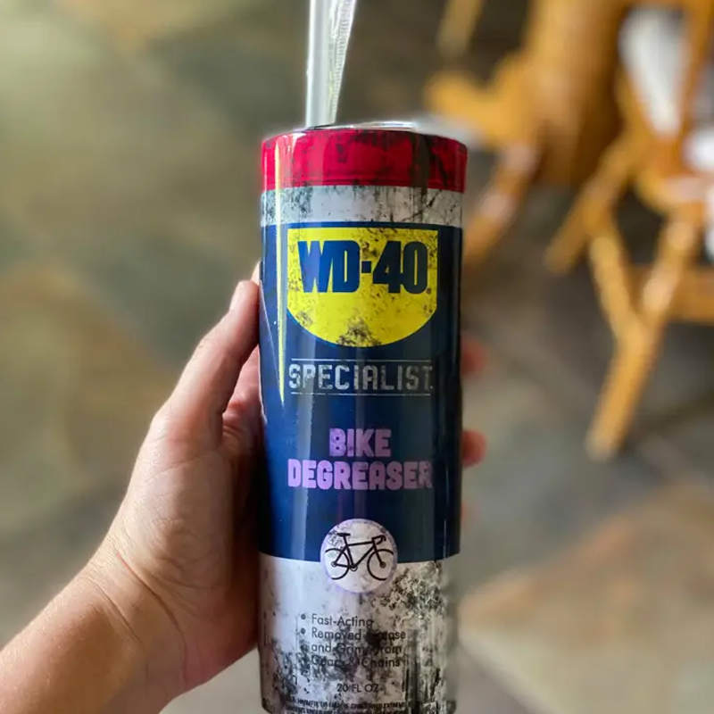 Thermosbecher mit Schmutzmuster