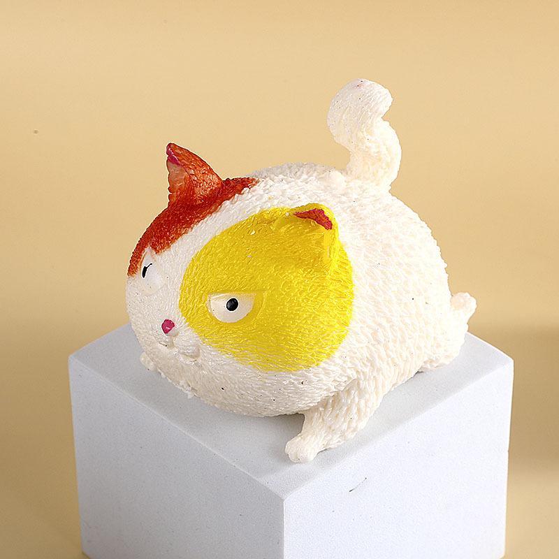 Lustiger süßer katzenförmiger Ball