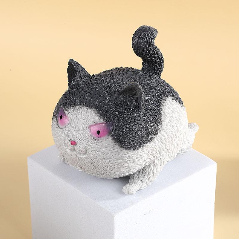 Lustiger süßer katzenförmiger Ball