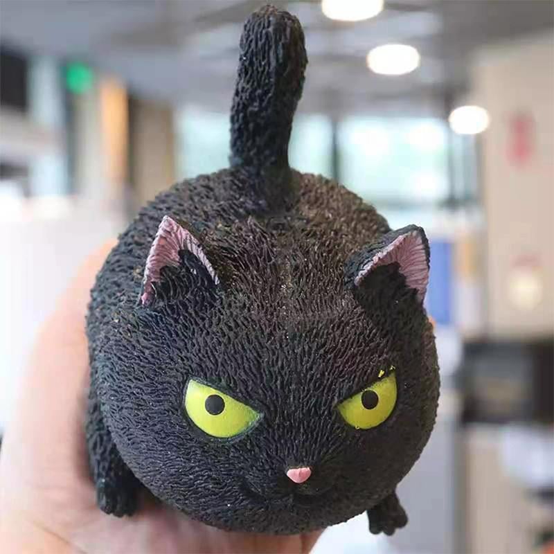 Lustiger süßer katzenförmiger Ball