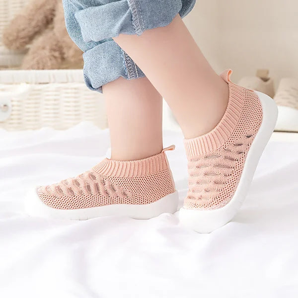 Rutschfeste Babyschuhe mit Mesh-Material