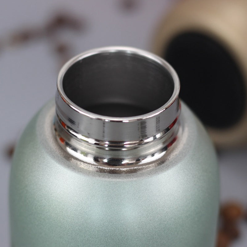 Tragbarer Thermobecher