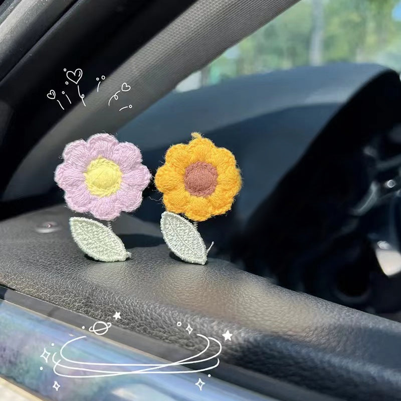 Niedliche Wackelkopfblumen-Autodekoration