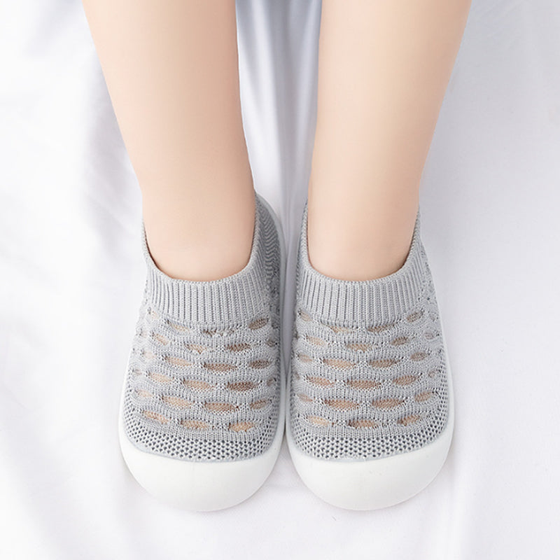 Rutschfeste Babyschuhe mit Mesh-Material
