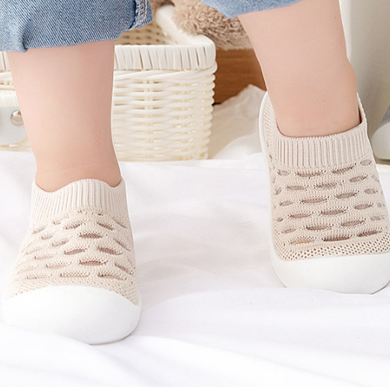 Rutschfeste Babyschuhe mit Mesh-Material