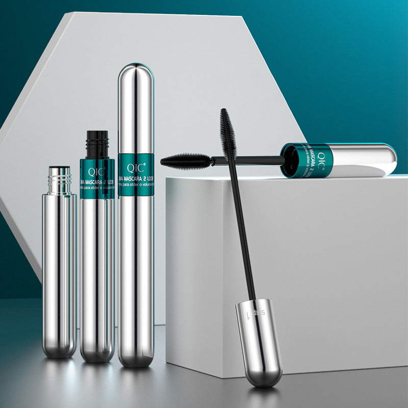 Lang anhaltende Wimperntusche