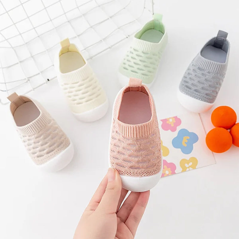 Rutschfeste Babyschuhe mit Mesh-Material