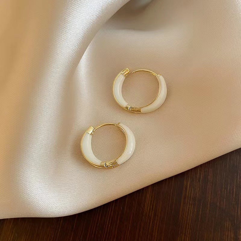 Elegante und modische Creolen Ohrringe